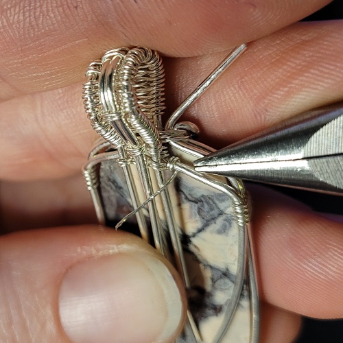 Jennifer Brooks's Snowy Road Pendant - Attaching the Bail, Classic Wire Jewelry, Wire Wrapping, Wrapping, Wire Wrapping Jewelry, Weaving, Wire Weaving, Weaving Wire, snowy road pendant